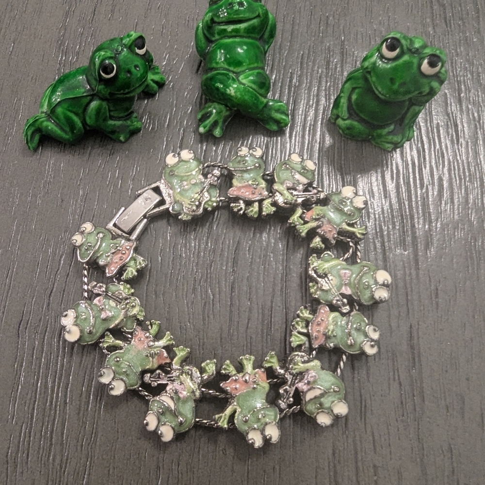 šø Vintage German Frog Collection | Enamel Frog Band Bracelet+Goebel-Style Figur - Picture 3 of 11